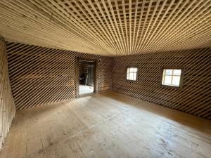 Interiorul camerei pregătit pentru lutuit