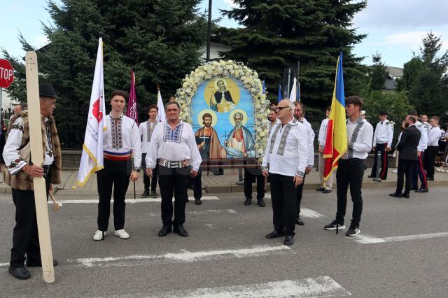 Credință și tradiție la Fălticeni: Procesiune impresionantă în cinstea Sfântului Ilie