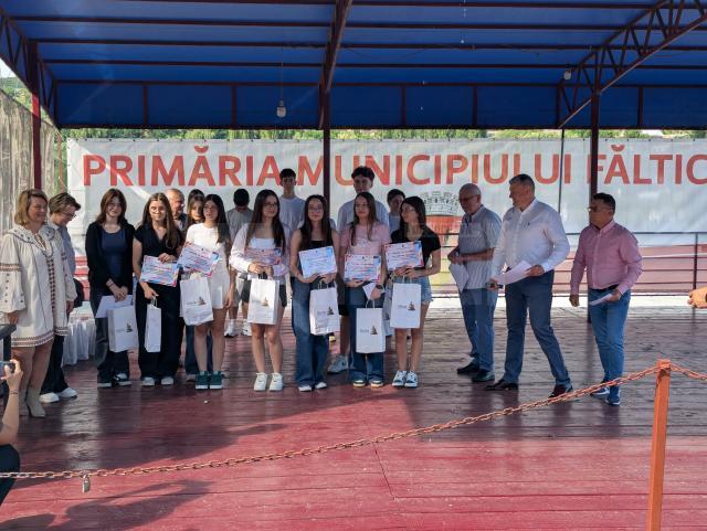 72 de elevi din Fălticeni au fost premiați de primarul Cătălin Coman