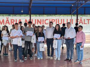 72 de elevi din Fălticeni au fost premiați de primarul Cătălin Coman