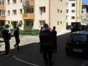 Pericol de explozie în George Enescu, după ce o maşină a agăţat un cablu