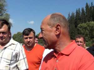 Basescu, nemultumit de ritmul lent al refacerii localitatilor inundate