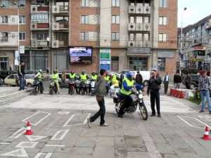 Tinerii cu motoscutere, dezinteresaţi de campania de prevenire a poliţiei
