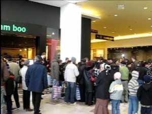 Mii de suceveni au luat cu asalt Iulius Mall