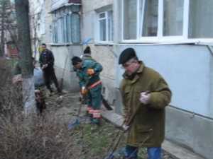 Primarul Ion Lungu a dat startul curateniei de primavara in cartierele Sucevei