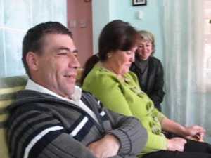 O familie din Boroaia a doptat doi copii abandonati in maternitate