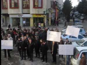 Aproape 100 de social democratii suceveni au pichetat sediul PD-L Suceava