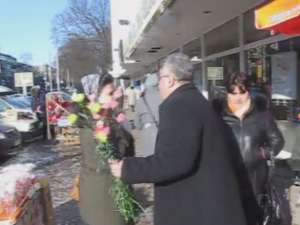 Primarul Ion Lungu a împărţit o mie de flori sucevencelor