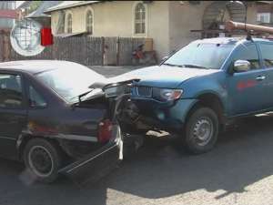 Maşina Bucovina TV, izbită violent de un şofer care nu a dat prioritate