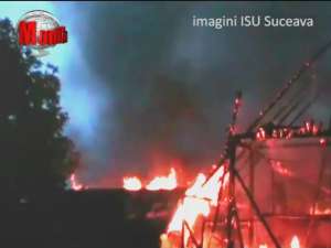 Incendiu de proporţii la o gospodărie din Plopeni