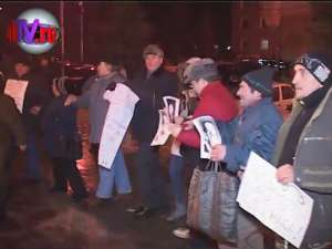 Protestatarii au dansat Hora Unirii în zona Prefecturii Suceava
