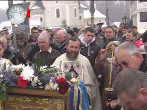 Sute de credincioşi de stil vechi au întâmpinat ieri Icoana “Umilenie – Făcătoare de minuni” adusă din Rusia