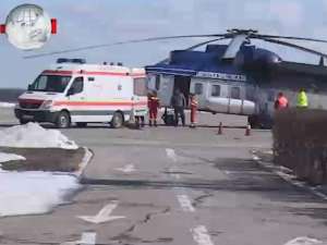 Bătrână transportată cu elicopterul la Bucureşti, după ce a fost cuprinsă de flăcările din sobă
