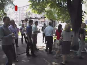 Sute de suceveni au stat de vorbă cu primarul Sucevei, în zona magazinului Bucovina