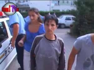 Tânăra care a incendiat trei gospodării la Marginea, prinsă şi arestată