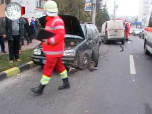 Două accidente unul după altul pe străzile Sucevei, după ce şoferilor li s-a făcut rău