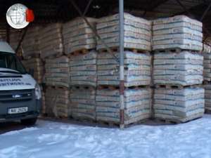 Peste 160 de tone de ciment trimise după inundaţiile din 2008 au rămas uitate în curtea Poliţiei de Frontieră din Rădăuţi