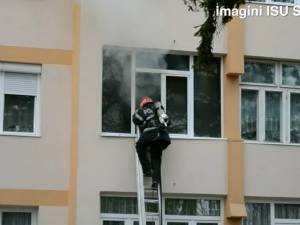 Bătrân de 81 de ani, decedat după un incendiu la un apartament din Suceava