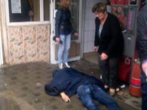 Crimă dintr-un singur pumn, în stradă, la Câmpulung Moldovenesc