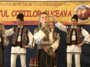 Circa 450 de elevi suceveni au participat la Festivalul de folclor „Tradiţii Bucovinene”