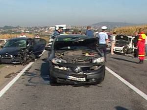 Accident cu trei maşini şi patru răniţi, pe DN 2, după ce un şofer a intrat pe contrasens