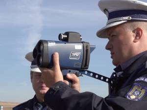 „Radarul pistol” al poliţiei, testat ieri, prima oară, pe DN 17, la ieșirea din municipiul Suceava