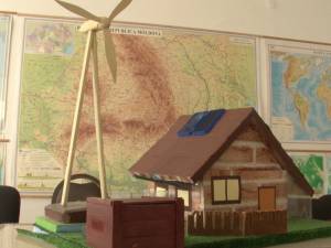 Locuinţa viitorului, ecologică şi total independentă energetic, proiectată de doi elevi fălticeneni