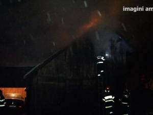 Incendiu de la o lumânare uitată aprinsă, la Câmpulung Moldovenesc