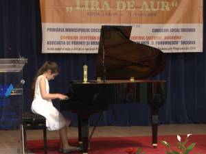 O elevă de 10 ani, din Bucureşti, a câştigat Trofeul „Lira de Aur” în valoare de 1.000 de euro