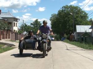 Un sucevean a salvat câteva din ultimele motociclete cu ataş care mai sunt în ţară