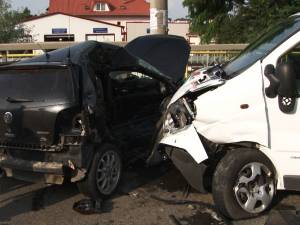 Un tânăr a ajuns la spital, în urma unui grav accident petrecut la ieşirea din municipiul Suceava