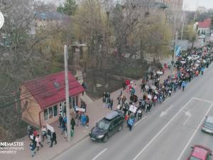Peste 1.000 de suceveni au participat la „Marşul pentru viaţă” din municipiul Suceava