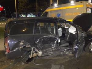 Accident provocat de un şofer beat, care a trecut pe roşu, într-o intersecţie din Suceava