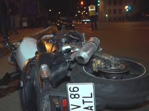 Motociclist rănit grav după un impact violent cu un BMW, la Biblioteca Bucovinei