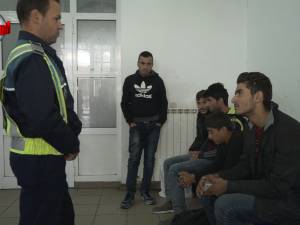 16 refugiaţi irakieni, depistaţi în Gara Burdujeni, în timp ce se pregăteau să plece la Timişoara