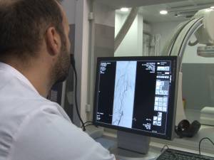 Aspirarea cheagurilor de sânge din creier, de neimaginat acum cinci ani, a devenit operaţie de rutină la Suceava