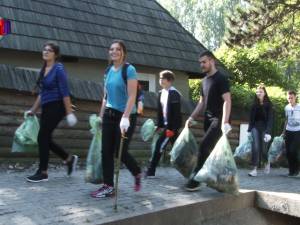 Peste 23.000 de saci de gunoi strânşi în judeţ, sâmbătă, în cadrul campaniei „Let&apos;s do it, Romania!”