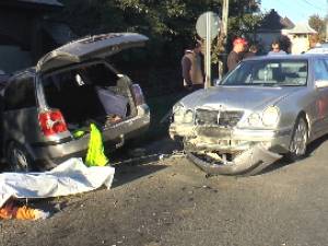 O persoană a murit şi alte trei au fost rănite în urma unui accident care s-a produs la Vicovu de Sus