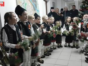 „Istețeii” de la Moldovița au încântat redacția &quot;Monitorul&quot; cu un spectacol de tradiții de iarnă