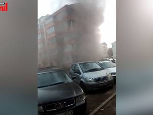 Panică și oameni evacuați după un incendiu într-un bloc din Burdujeni