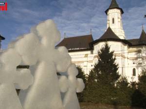 Crucile de gheaţă s-au ridicat şi în acest an de Bobotează la Bosanci, continuându-se tradiţia