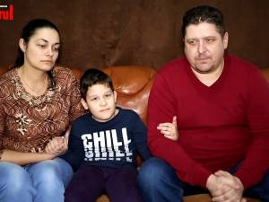 Aproape 88.000 de euro, donaţi pentru Andrei-Ionuţ Varvaroi, copilul cu tetrapareză spastică din Gura Humorului
