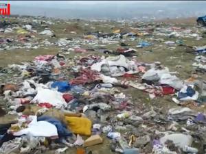 Un întreg deal din Şcheia, transformat în groapă de gunoi clandestină