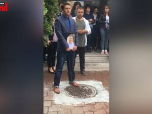 Polițiștii suceveni au aprins lumânări pentru colegul împușcat la Timiș