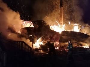 Cabana Gigi Ursu din Vatra Dornei a ars în totalitate