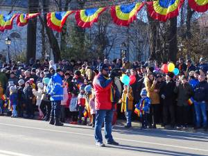 Mii de oameni prezenți în centrul Sucevei la sărbătorirea Zilei Naționale a României