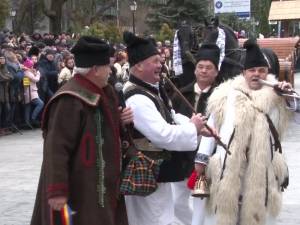 Festivalul Internațional al Obiceiurilor de Iarnă a atras peste 10.000 de oameni în centrul Sucevei