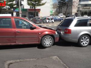 Mașini tamponate în Suceava de un șofer care circula în zig-zag