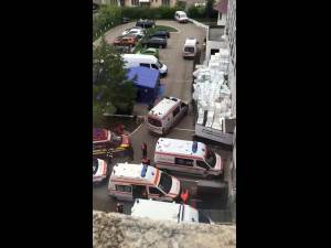 Spitalul Rădăuți, asaltat de 11 ambulanțe care au umplut curtea unităţii medicale