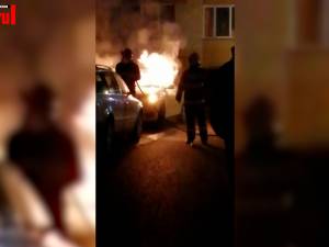 Răzbunări în stil mafiot - taxiurile a doi frați, incendiate după ce aceștia i-au reclamat pe pirații auto